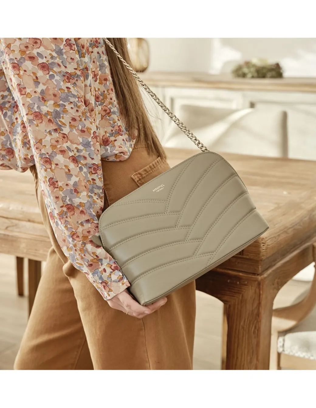 Women'S Leather Bag^MONPIEL Quilted Leather Bag With Gold Chain Mole