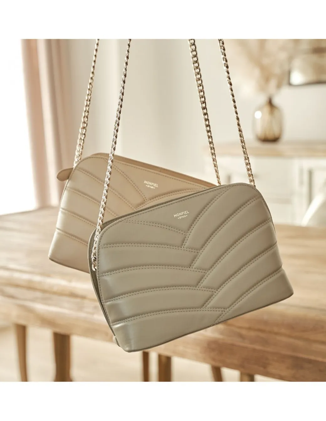 Women'S Leather Bag^MONPIEL Quilted Leather Bag With Gold Chain Mole