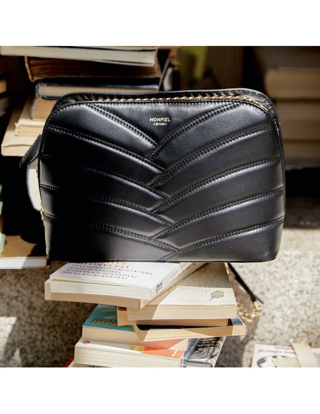 Women'S Leather Bag^MONPIEL Quilted Leather Bag With Gold Chain Black
